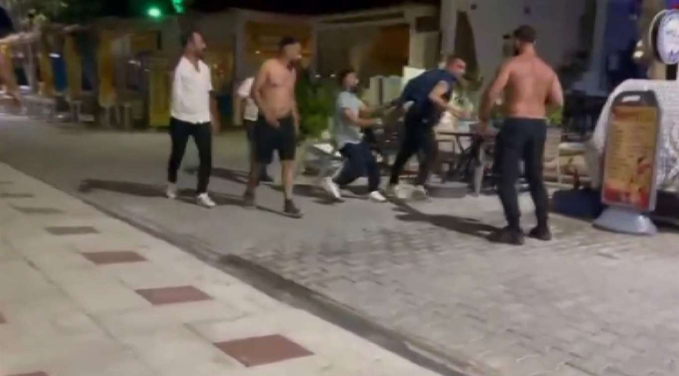 Esnafı silahla vuran şahsı, vatandaşlar yakalayıp darbetti haberi